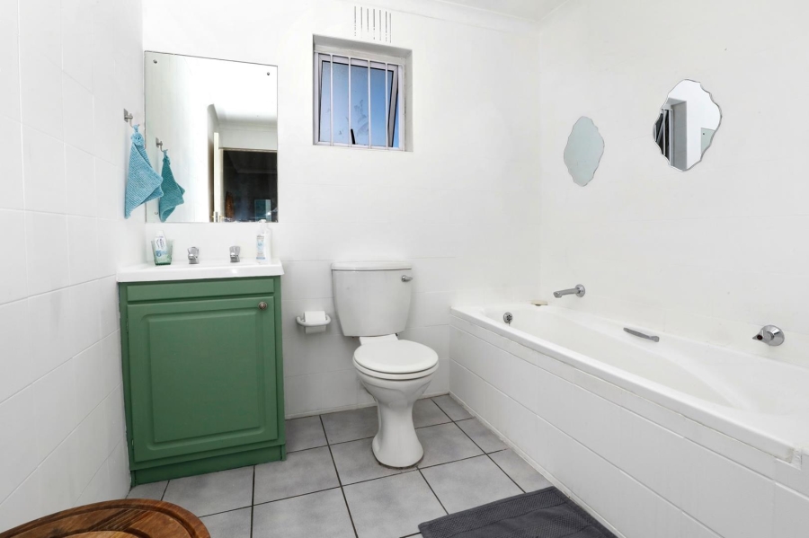 2 Bedroom Property for Sale in Loevenstein Western Cape